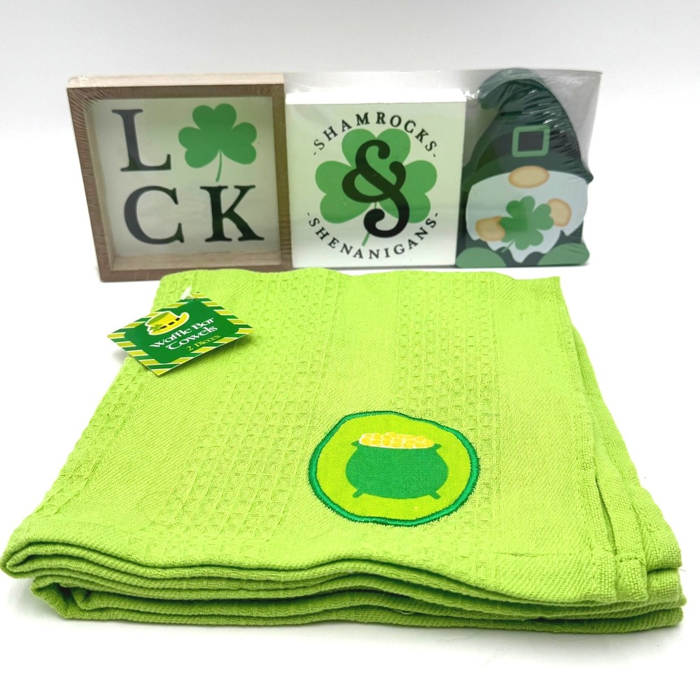 TARGET NEW‎ Bullseye Playground St. Patrick's Day Wooden Signs Set of 3 & Towels